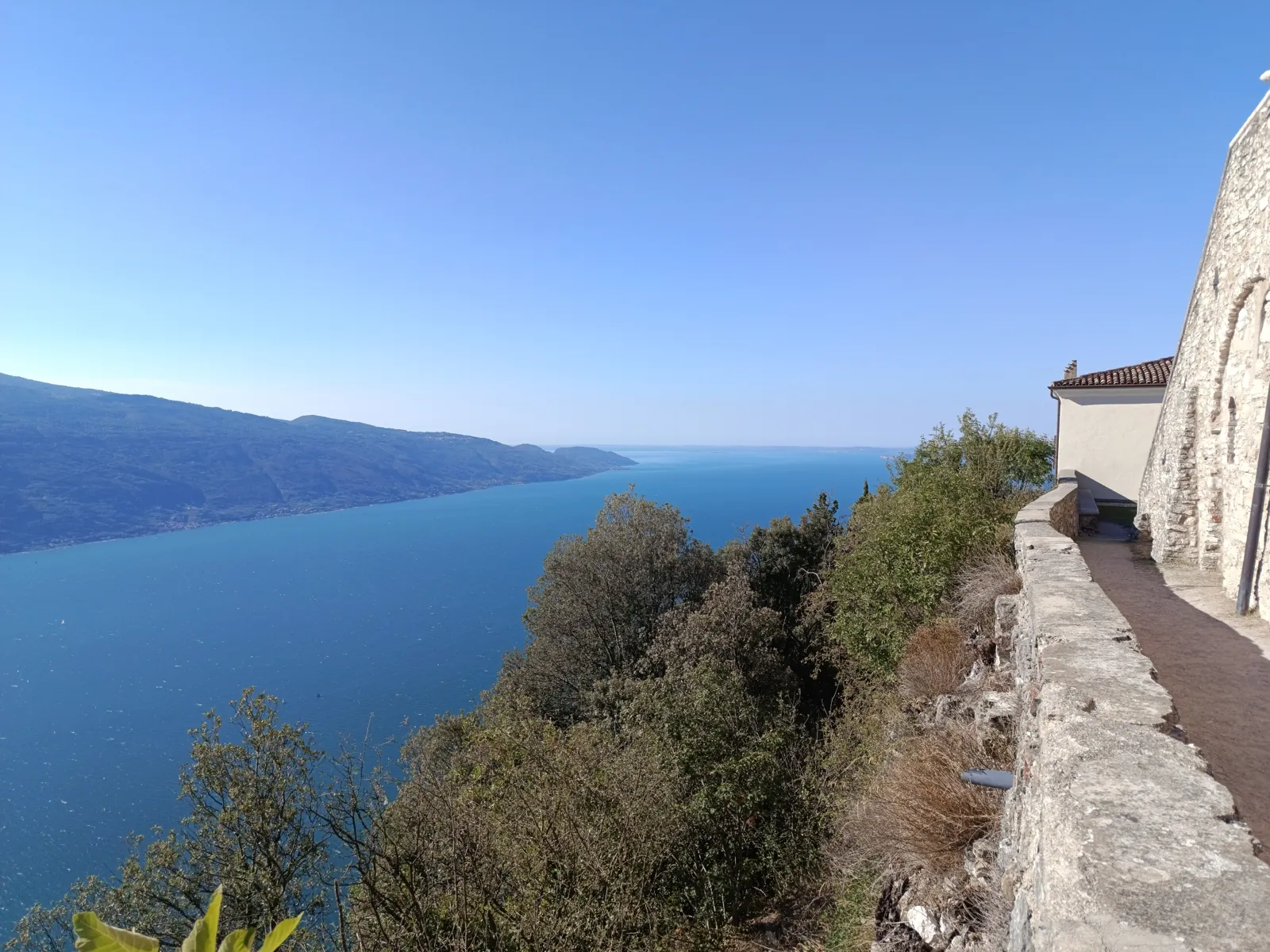 Lago di Garda z vyhlídky na západním břehu