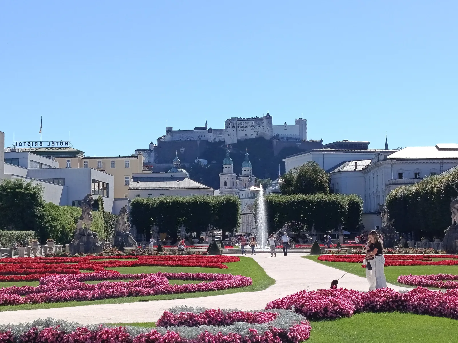 Salcburk, zahrady Mirabell a pevnost Hohensalzburg