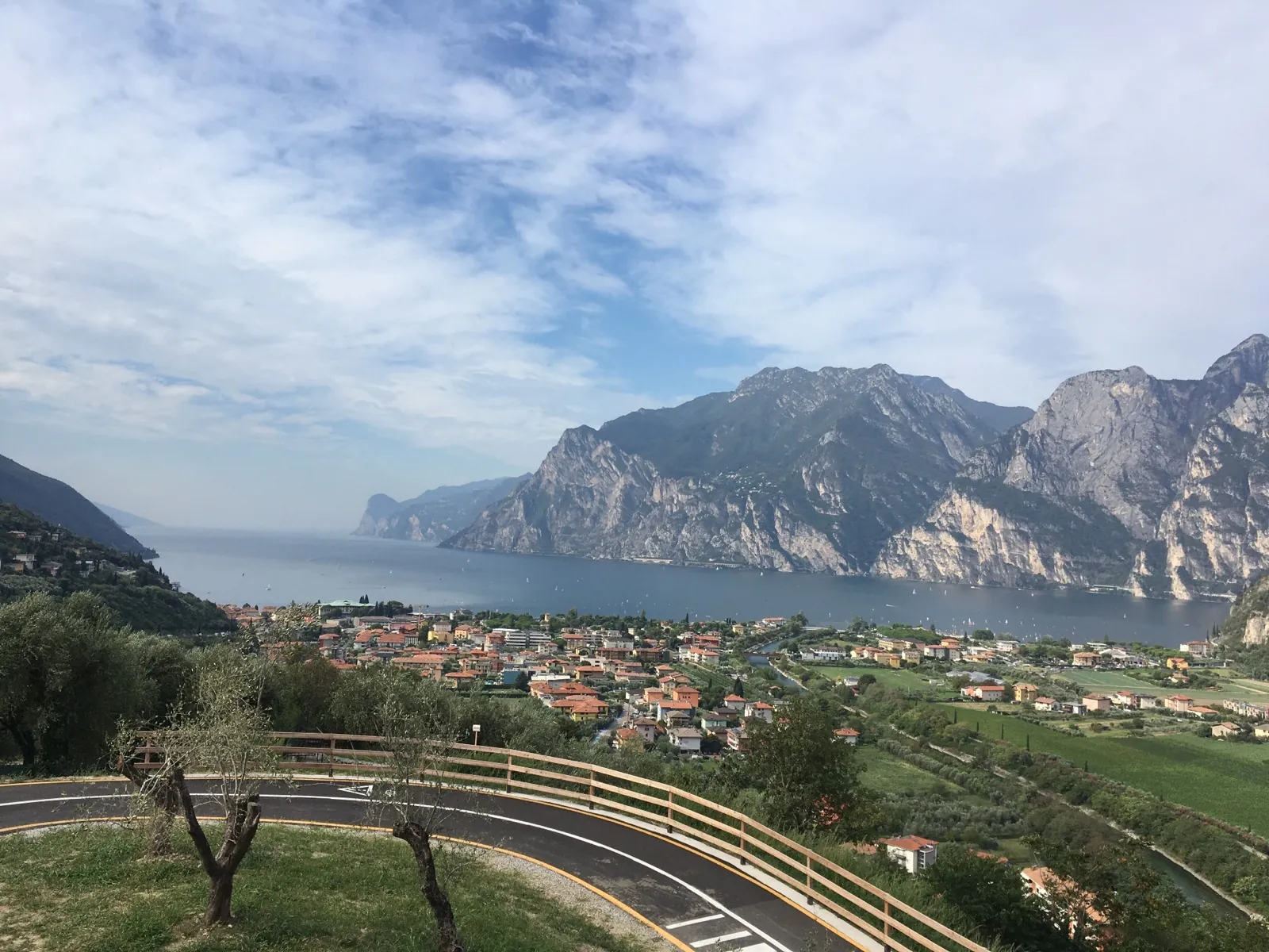 Příjezd ke Gardě, severní cíp jezera