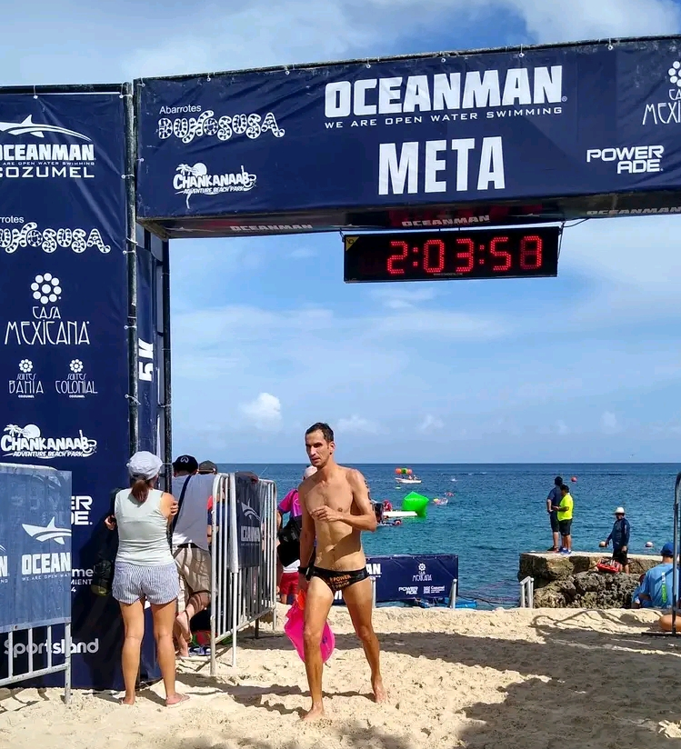 Trenér po dokončení závodu Oceanman